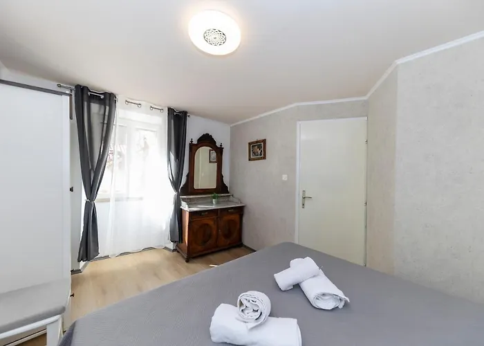 Appartement Varosino *