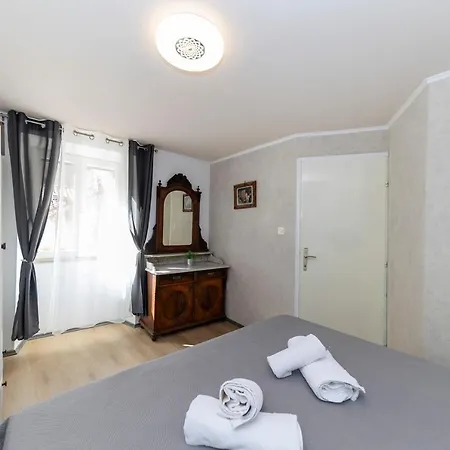 Apartment Varosino *